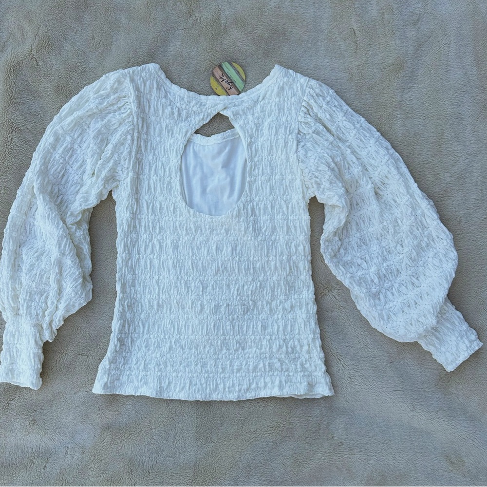 New with tags Kyemi smocked top with keyhole back L - Picture 7 of 8